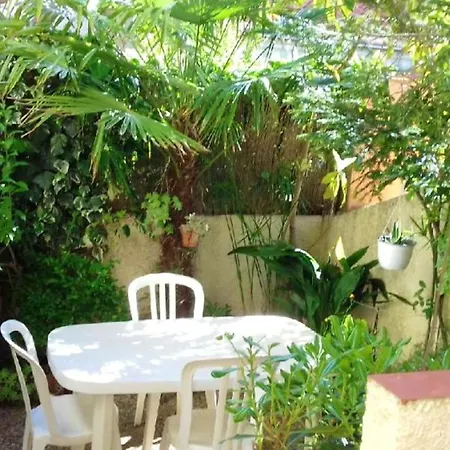 Maison Charmante A Sainte-marie Avec Grand Jardin *