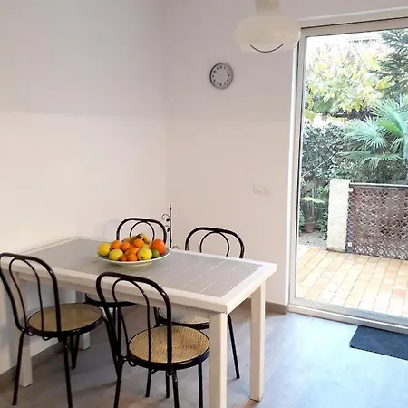 Maison Charmante A Sainte-marie Avec Grand Jardin