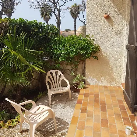 Maison Charmante A Sainte-marie Avec Grand Jardin בית נופש *
