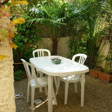 Maison Charmante A Sainte-marie Avec Grand Jardin Feriehus *